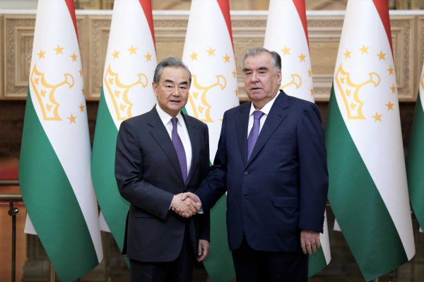 Президент Таджикистана Э. Рахмон провел встречу с главой МИД КНР Ван И