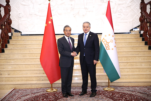 Министр иностранных дел КНР провел переговоры с главой МИД Таджикистана