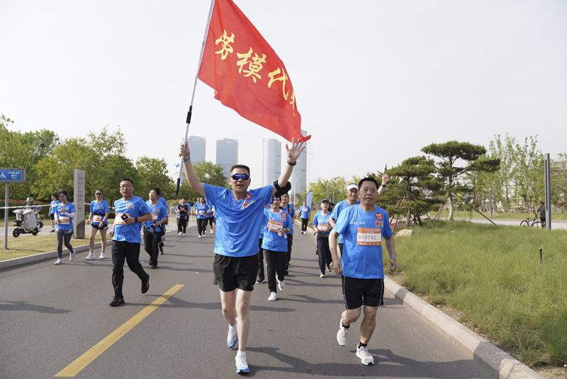  В Китае стартовала серия национальных марафонов среди рабочих 