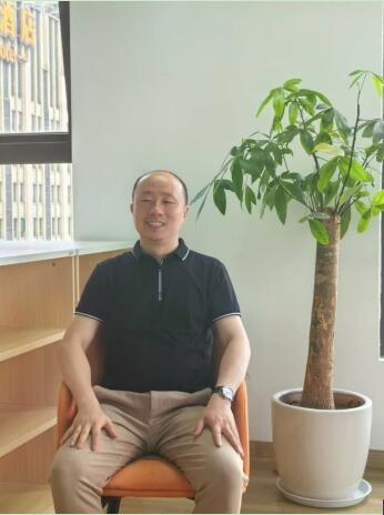 Тянь Е, владелец чунцинской компании Chongqing Yuermeng Technology. Фото: корреспондент «Жэньминьван» Чжун Вэньсин