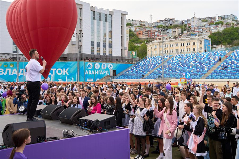 Во Владивостоке прошел общегородской праздник в честь последнего звонка