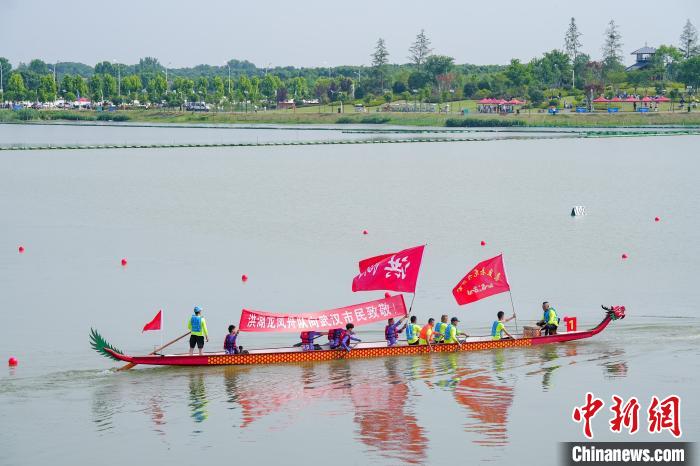 Открытие фестиваля драконьих лодок в провинции Хубэй