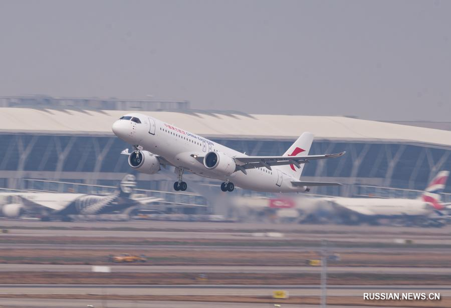 Китайский самолет C919 начал выполнять первый трансграничный коммерческий чартерный рейс
