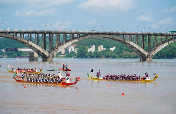  Гонки на драконьих лодках Китай-АСЕАН прошли в Гуанси