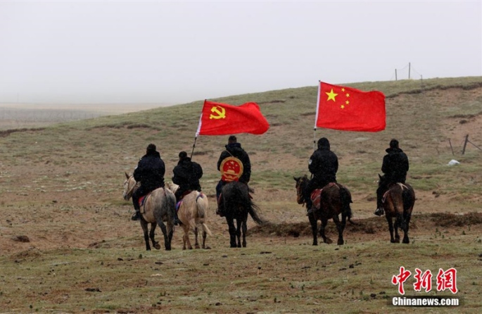 «Суд верхом на лошади» на Цинхай-Тибетском нагорье
