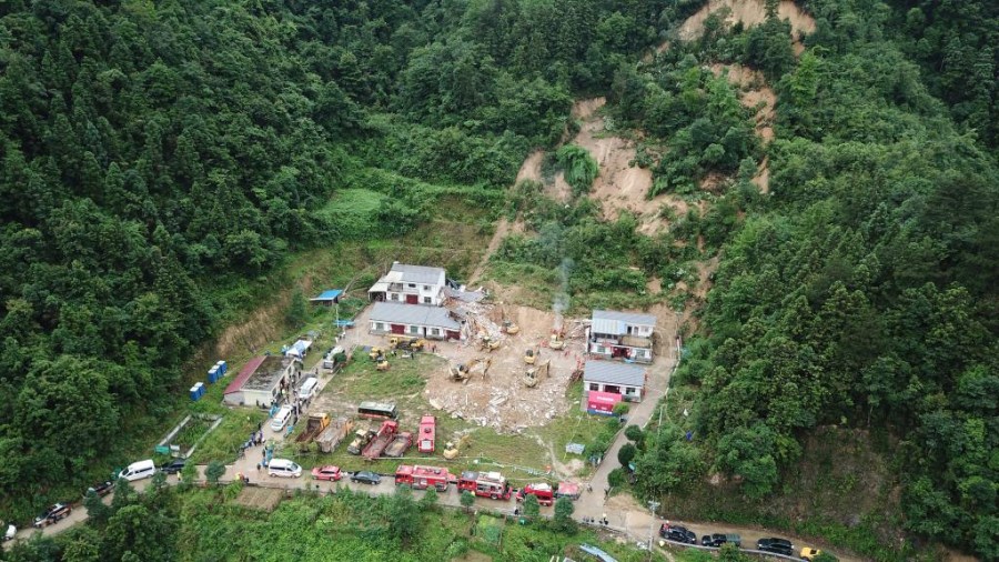 8 человек погибли в результате обвала горных пород в провинции Хунань