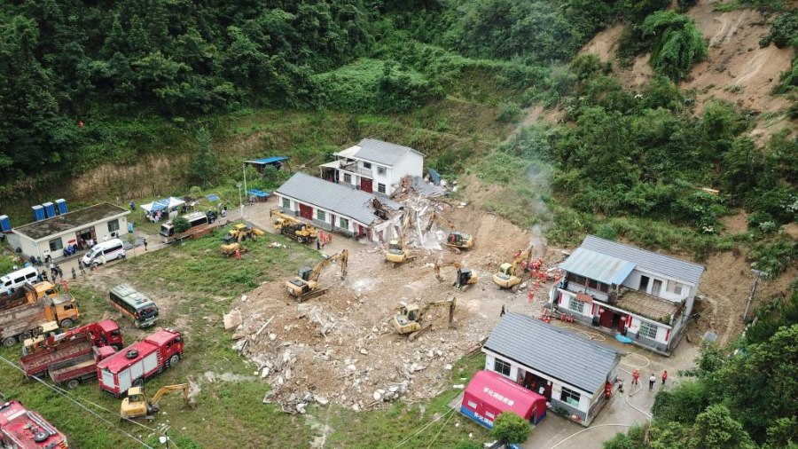 8 человек погибли в результате обвала горных пород в провинции Хунань