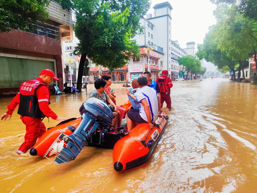 Власти Китая повысили до 3-го уровня режим экстренного реагирования на стихийные бедствия из-за наводнений в провинции Аньхой