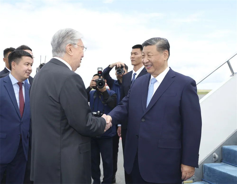 Си Цзиньпин прибыл с государственным визитом в Казахстан, где он также примет участие в 24-м заседании Совета глав государств-членов ШОС