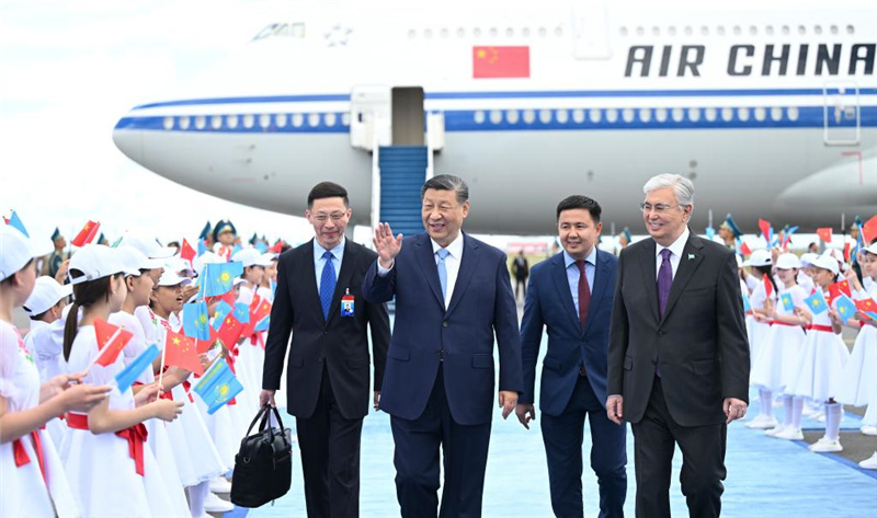 Си Цзиньпин прибыл в Казахстан