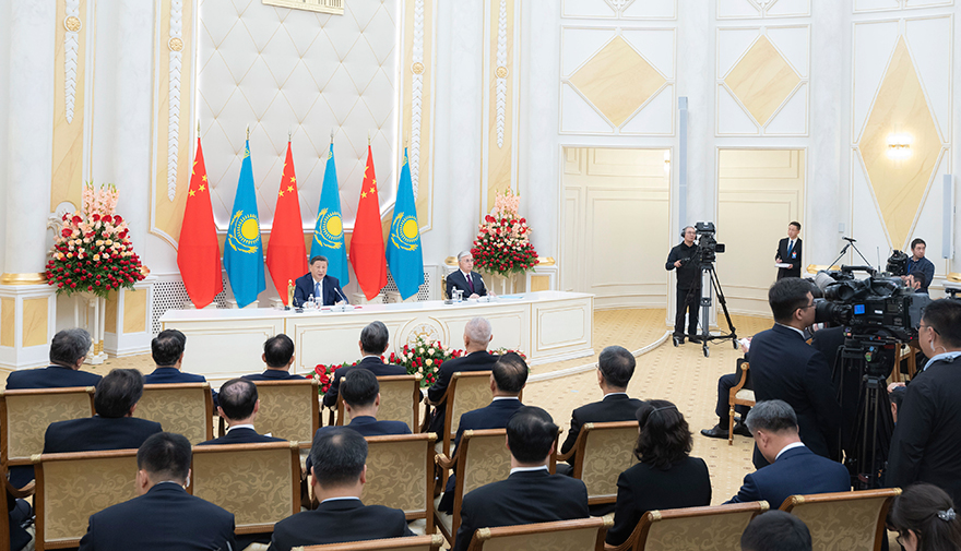 Переговоры с президентом Казахстана К.-Ж. Токаевым прошли в дружественной атмосфере и были плодотворными -- Си Цзиньпин