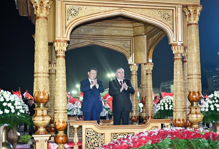 Си Цзиньпин начал государственный визит в Таджикистан с намерением достичь новых высот в двустороннем сотрудничестве