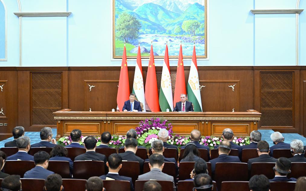  Си Цзиньпин и президент Таджикистана Э. Рахмон провели совместную пресс-конференцию 