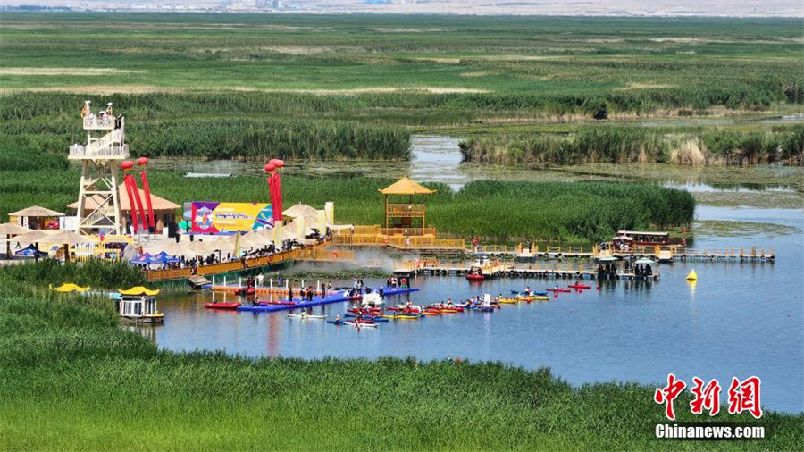 На озере Баграшкель в Синьцзяне прошел гребной марафон