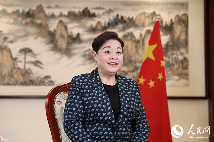  «Один пояс, один путь» - путь сотрудничества, дружбы и процветания Китая и Кыргызстана -- Эксклюзивное интервью посла КНР в Кыргызстане Ду Дэвэнь сайту «Жэньминьван» 