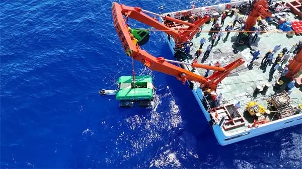 Китайская глубоководная горнодобывающая машина в рамках тестового запуска достигла рекордной глубины в 4 000 м
