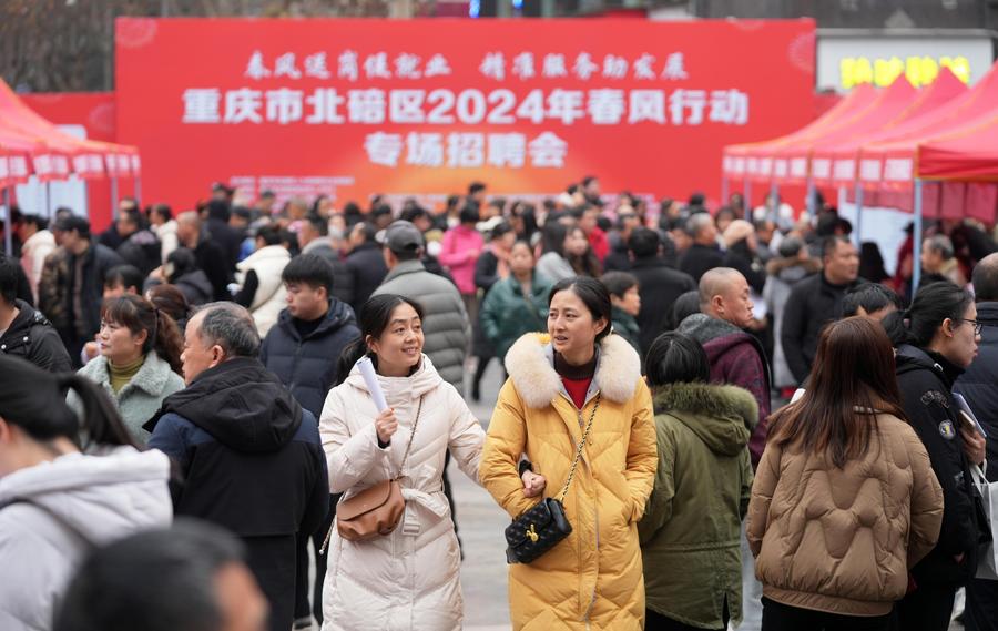 В первом полугодии 2024 года уровень безработицы в китайских городах составил 5,1 проц.