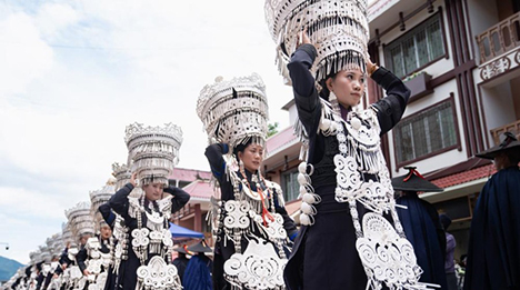 В Сычуане прошел Фестиваль традиционных украшений из серебра