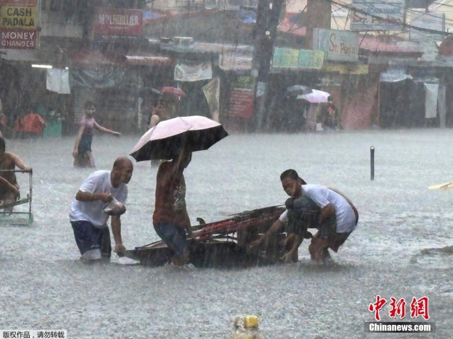 В столичном регионе Филиппин объявлено чрезвычайное положение в связи с наводнением