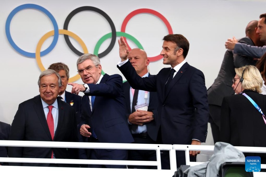 В Париже на реке Сена начинается церемония открытия летних Олимпийских игр