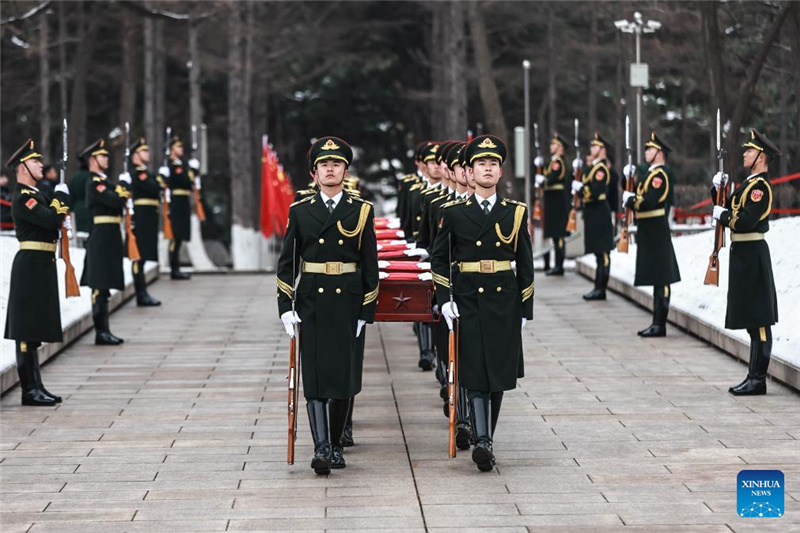 Останки 43 китайских добровольцев, погибших в Корейской войне, захоронены на родине