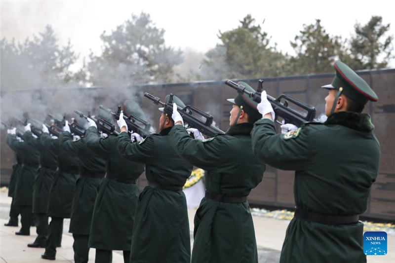 Останки 43 китайских добровольцев, погибших в Корейской войне, захоронены на родине