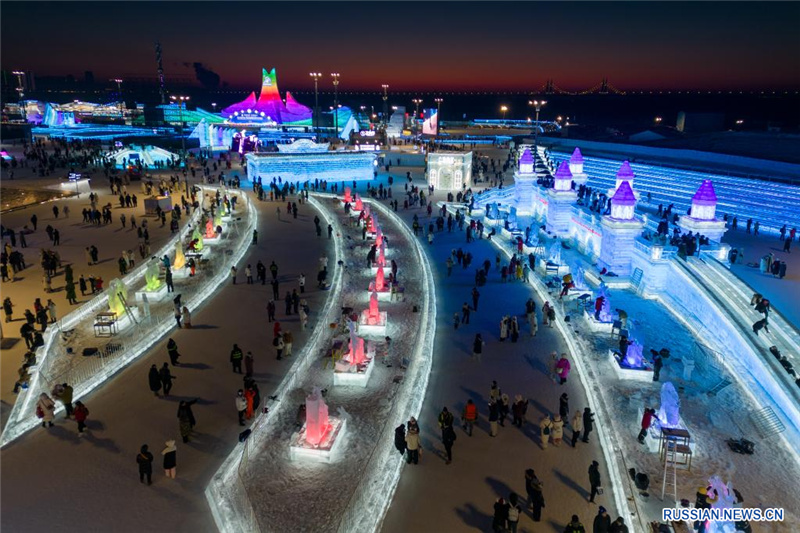 Международный конкурс ледовых скульптур проходит в Харбине