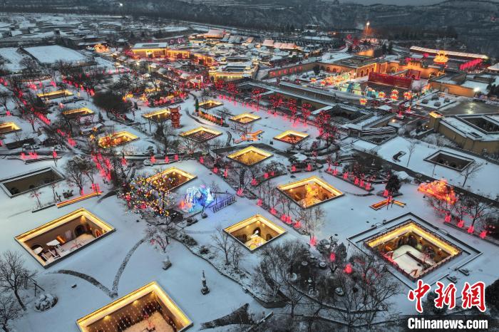 Праздничное волшебство в «подземных дворах» города Саньмэнься