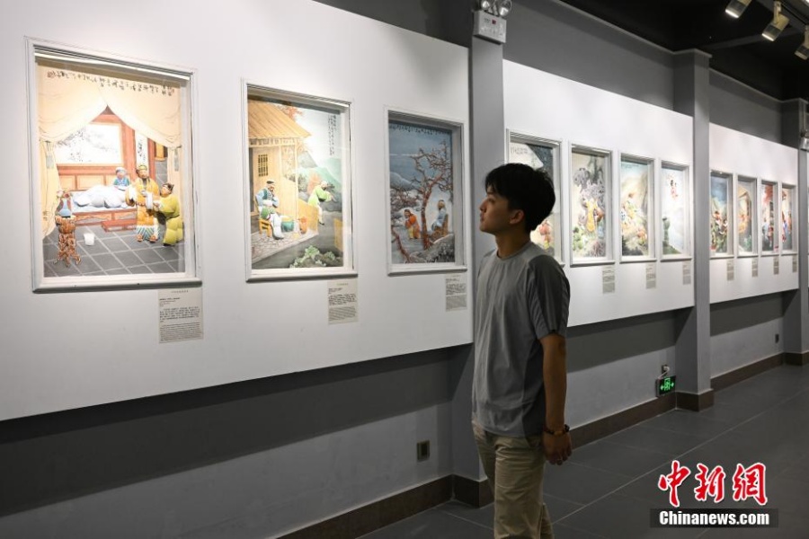 Молодой мастер сохраняет искусство чаочжоуской инкрустации керамикой