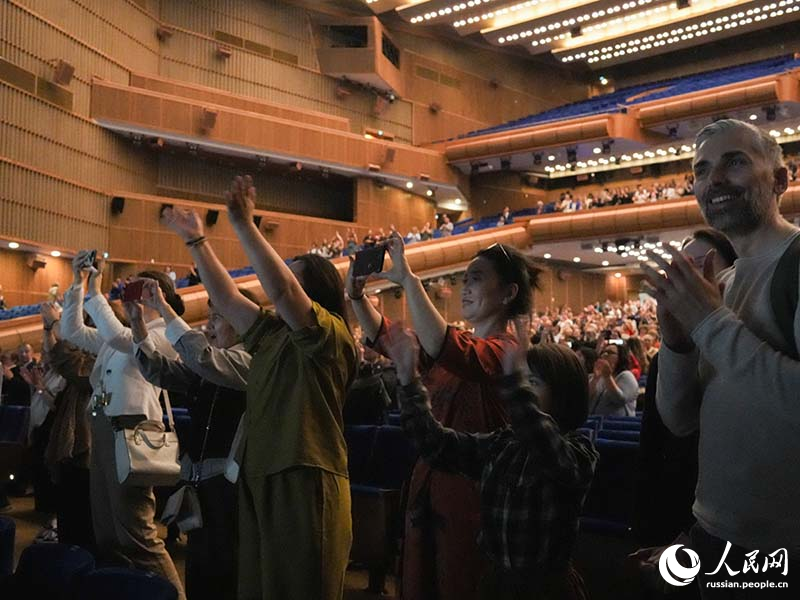 Международный театральный фестиваль имени Чехова открылся спектаклем «Поэтический танец: путешествие легендарного пейзажа»