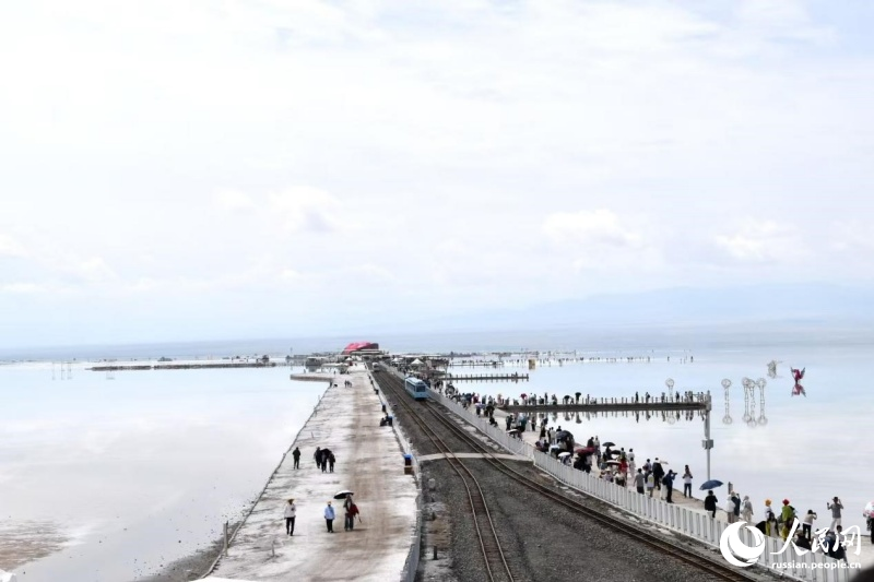 «Зеркало неба» Китая привлекает туристов со всей страны