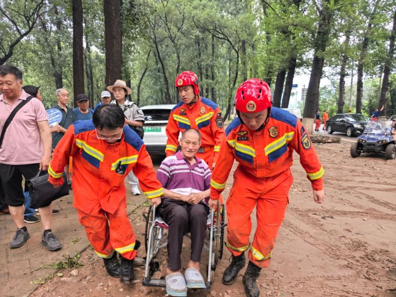 140 млн юаней выделено за счет взносов членов КПК для оказания помощи пострадавшим от наводнений регионам