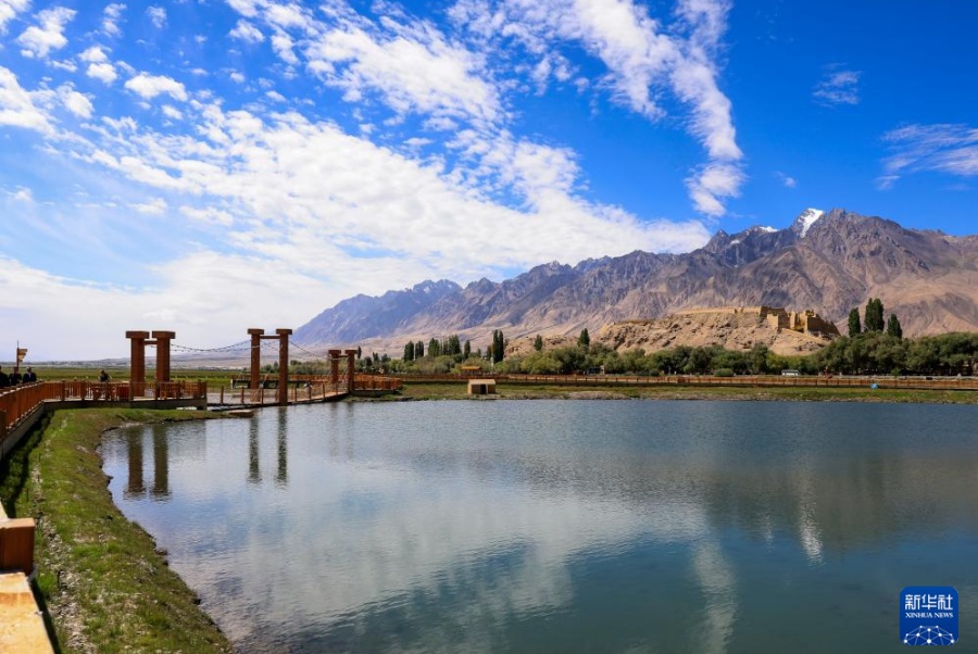 Памирское нагорье привлекает туристов несравненными летними пейзажами