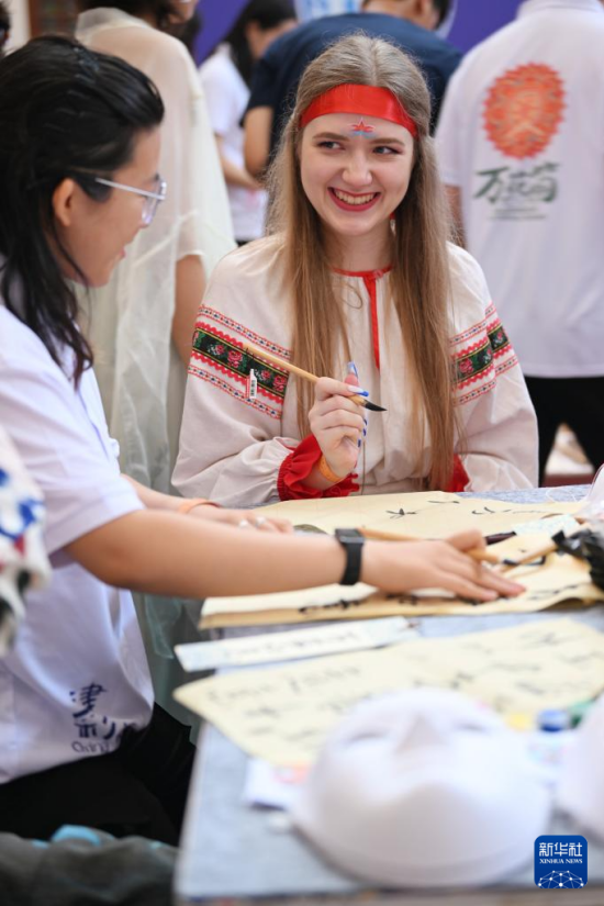 Студенты из стран ШОС принимают участие в культурной ярмарке