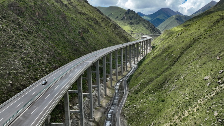 Высокогорные дороги стали счастливым путем для народа Сицзана