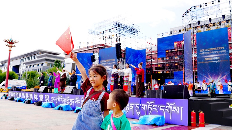В провинции Цинхай открылся Фестиваль культуры и искусства тибетской одежды