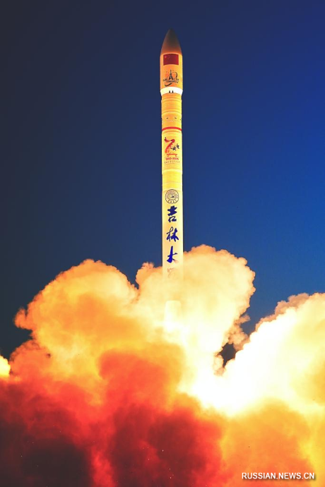 Китай запустил три спутника при помощи ракеты-носителя 