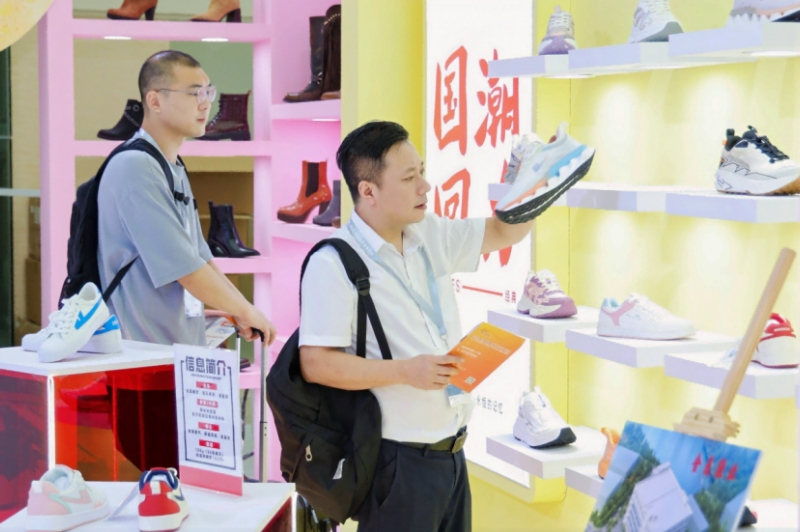 В городе Чжуцзи началась 19-я Китайская международная выставка чулочно-носочных изделий