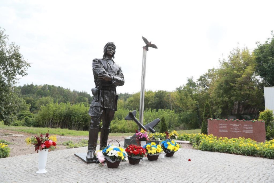 Общий герой. В Украине открыли памятник советскому летчику Г. Кулишенко, боровшемуся на стороне Китая с японскими захватчиками