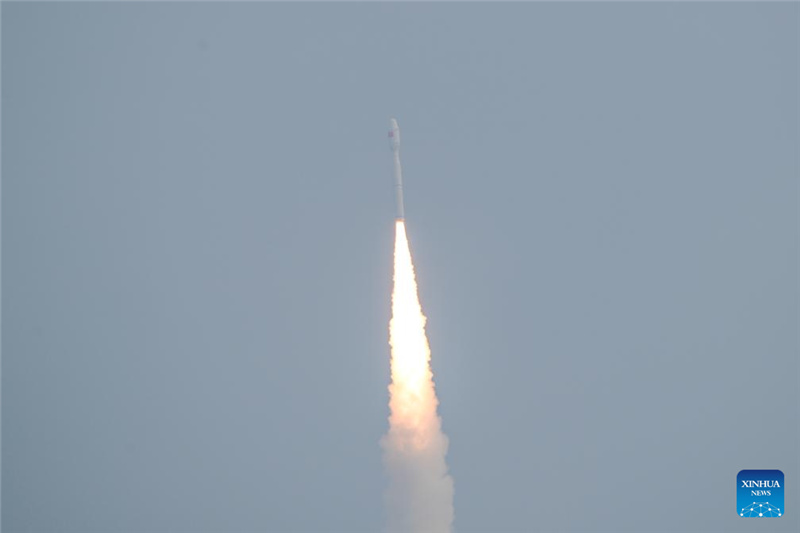 Китай запустил с морской платформы ракету-носитель с новыми спутниками