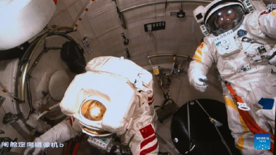 Члены экипажа 