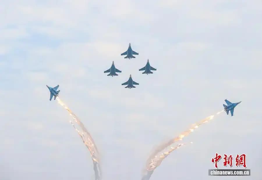 "Русские Витязи" выступили на авиашоу в китайском городе Наньчан