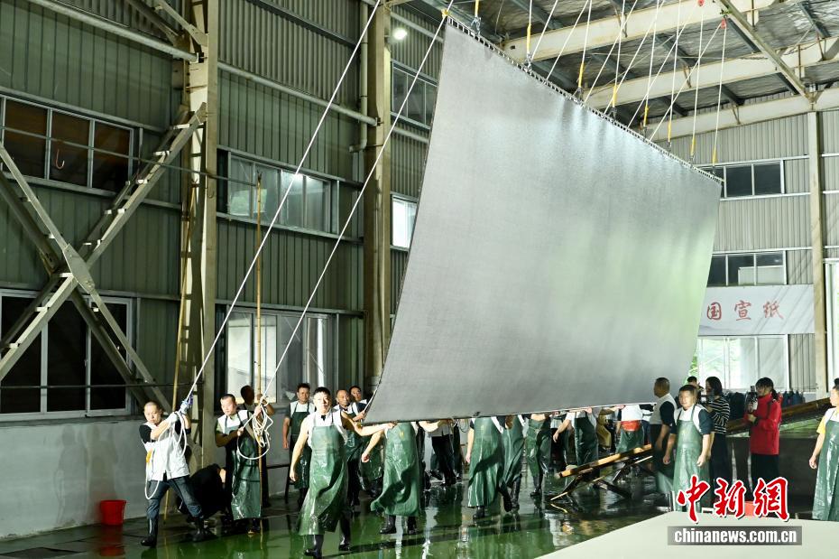 В провинции Аньхой продемонстрировали производство рисовой бумаги сюаньчжи