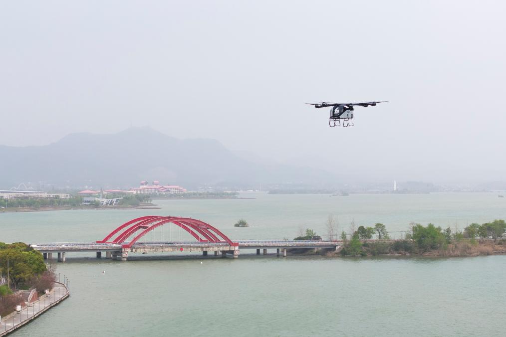 Насколько далеко от нас "аэротакси": В Южном Китае началось пробное производство "летающих автомобилей"