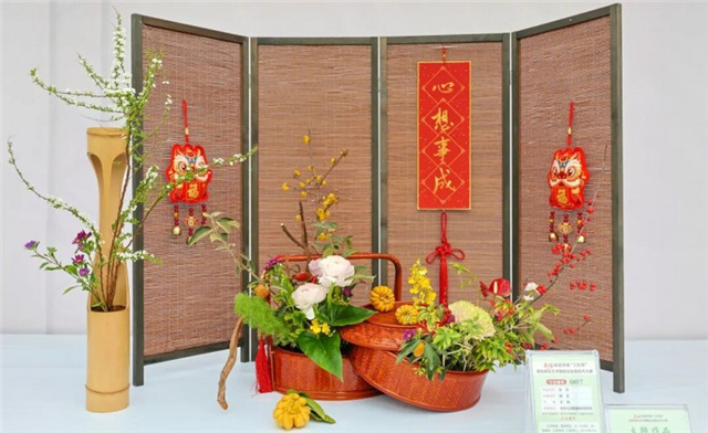 В Чунцине мастера флористики встретили Новый год конкурсом цветочного искусства