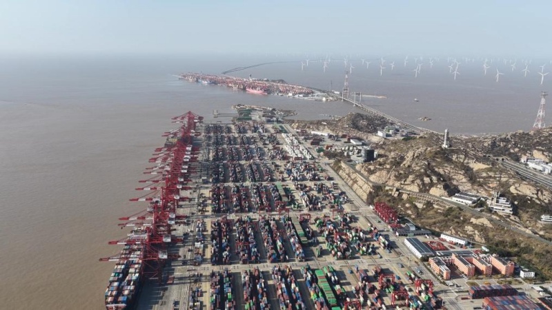 Порт Шанхай 16 лет подряд занимает первое место в мире по годовому контейнерообороту