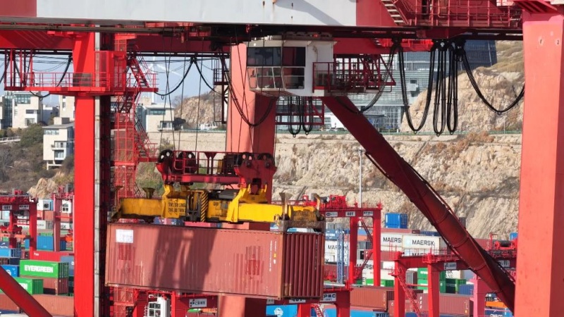 Порт Шанхай 16 лет подряд занимает первое место в мире по годовому контейнерообороту