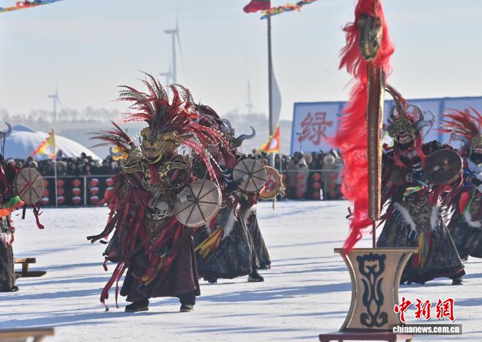 На озере Чаганьху первая рыба зимнего улова продана за 1,7 млн юаней