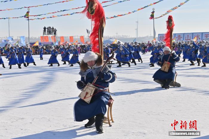На озере Чаганьху первая рыба зимнего улова продана за 1,7 млн юаней