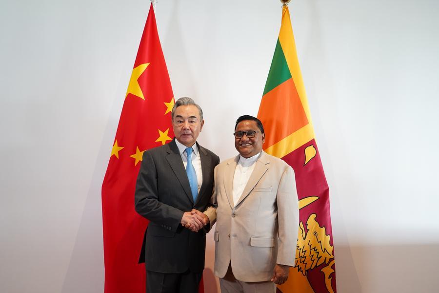 Главы МИД Китая и Шри-Ланки обсудили двусторонние отношения
